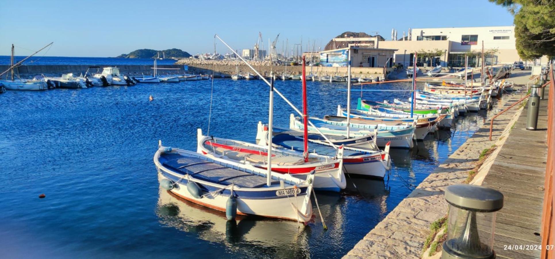 Logement climatisé avec jardin et parking pour 2 personnes en bord de plage La Ciotat Exterior foto